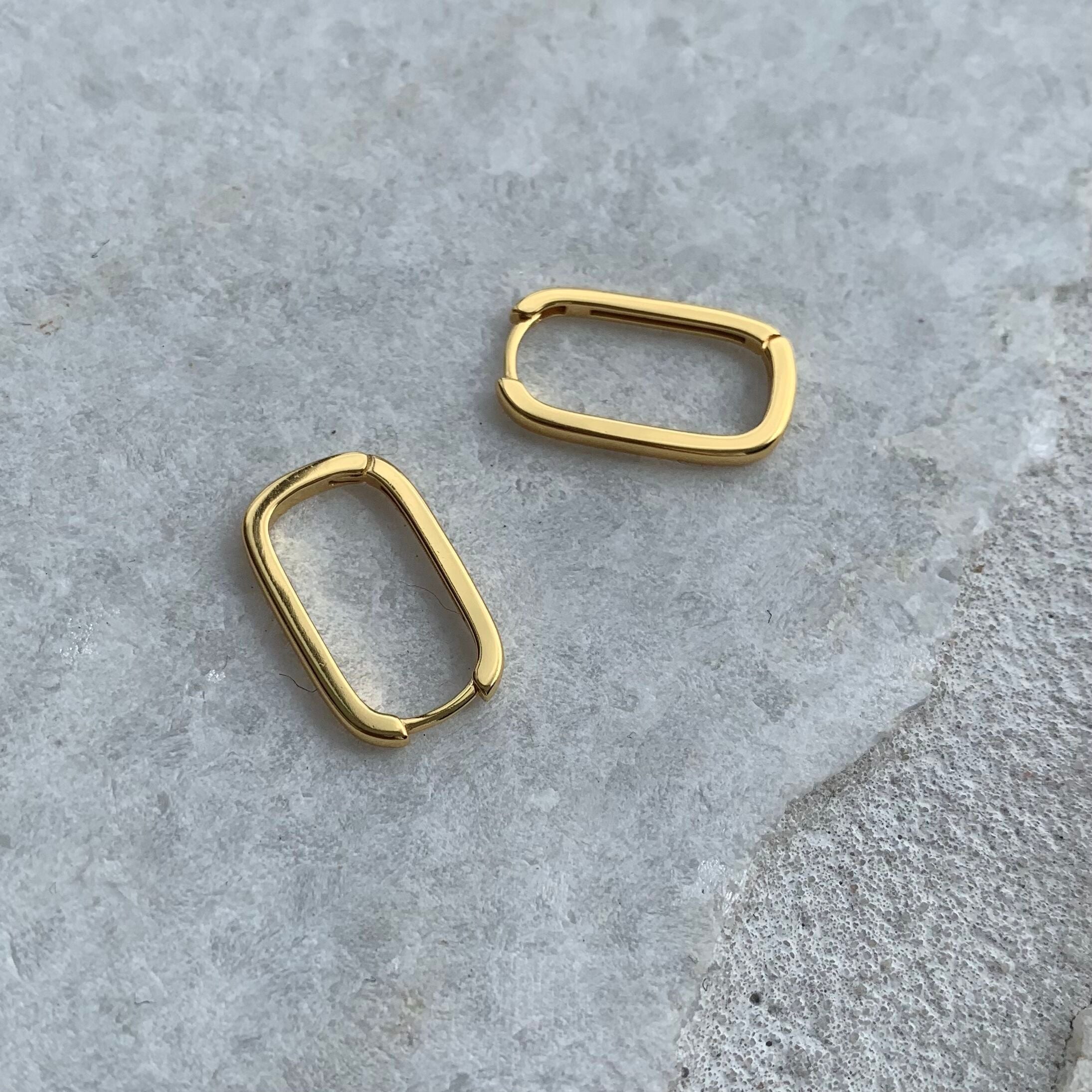 A R Squoval Hoop Earrings Gold